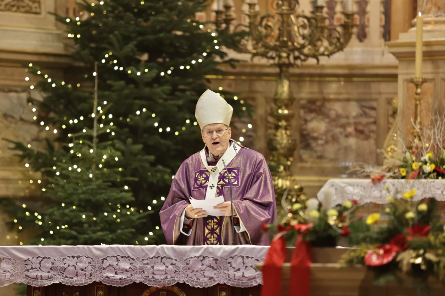 Gyászmise XVI. Benedek emeritus pápáért