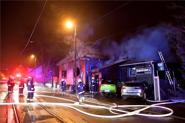 Épületek lángoltak hajnalban a XV. kerületben