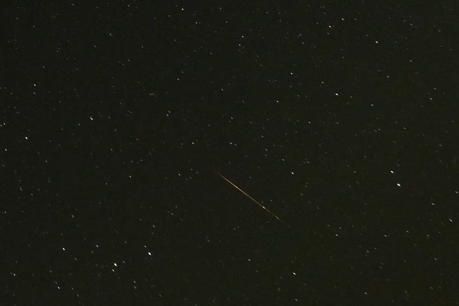 Különös formájú, repülő objektumot sikerült rögzítenie egy fotósnak + VIDEÓ