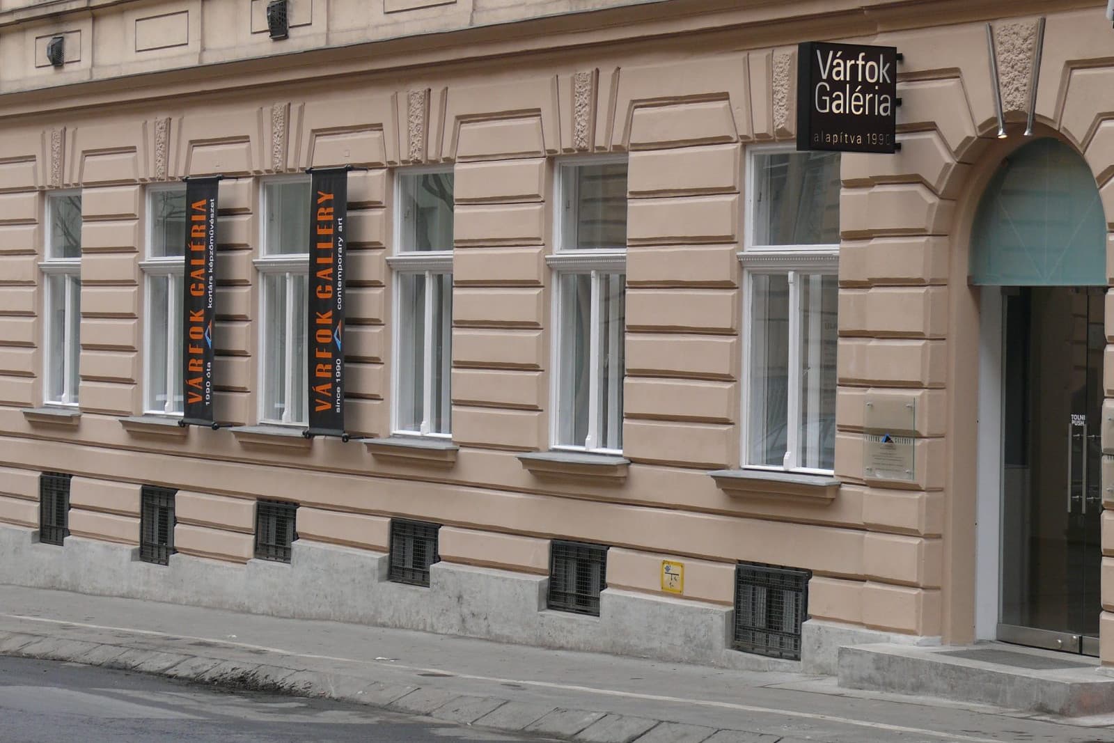Két kiállítással indítja az évet a Várfok Galéria