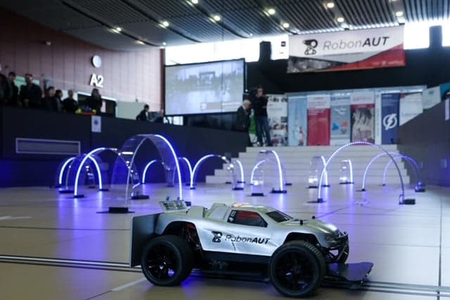 Robotautóversenyt rendeztek a Műegyetemen