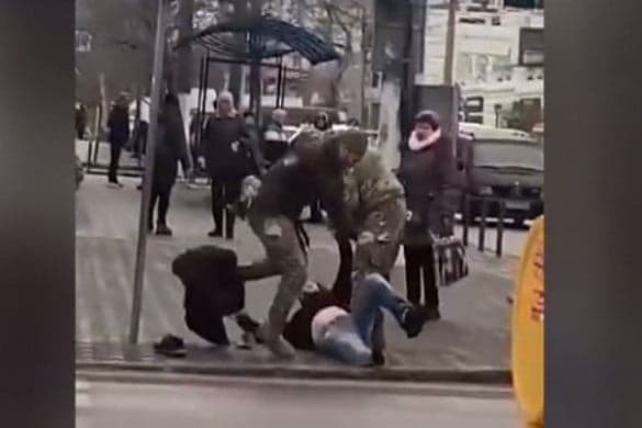 Kényszersorozás: Ukrajnában az utcáról rabolják el a sorozótisztek az embereket
