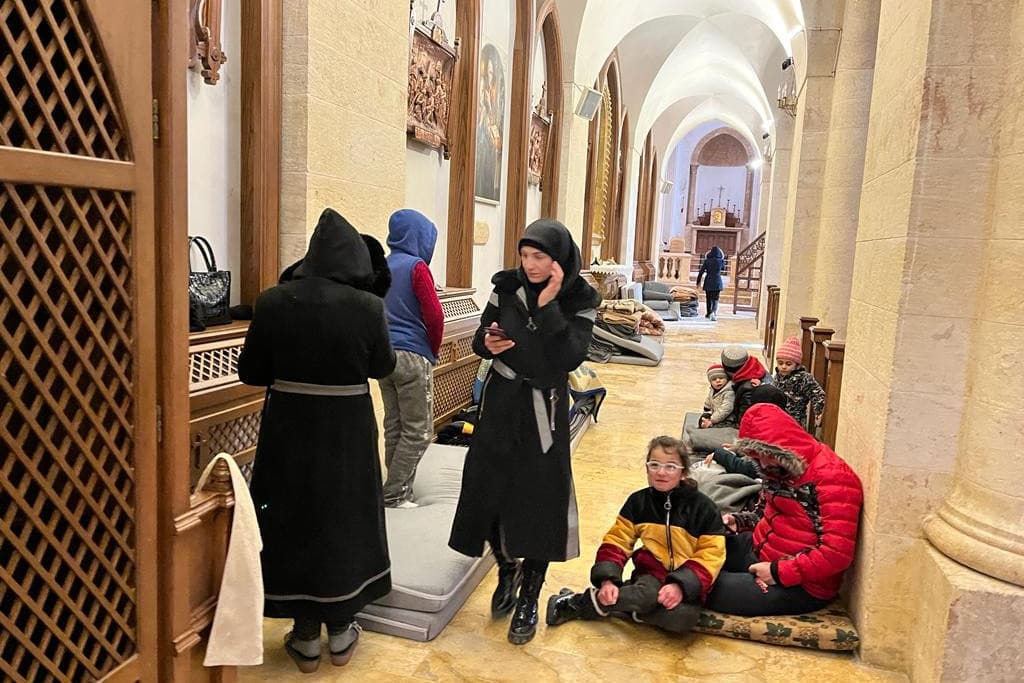 A Máltai Szeretetszolgálat mobil segítő egységei oda mennek, ahol a legtöbb bajban lévő embert elérhetik - A templomokat is megnyitották a szíriai földrengés túlélői előtt