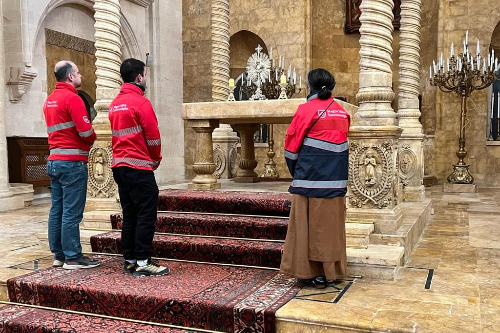 A Máltai Szeretetszolgálat mobil segítő egységei oda mennek, ahol a legtöbb bajban lévő embert elérhetik - A templomokat is megnyitották a szíriai földrengés túlélői előtt