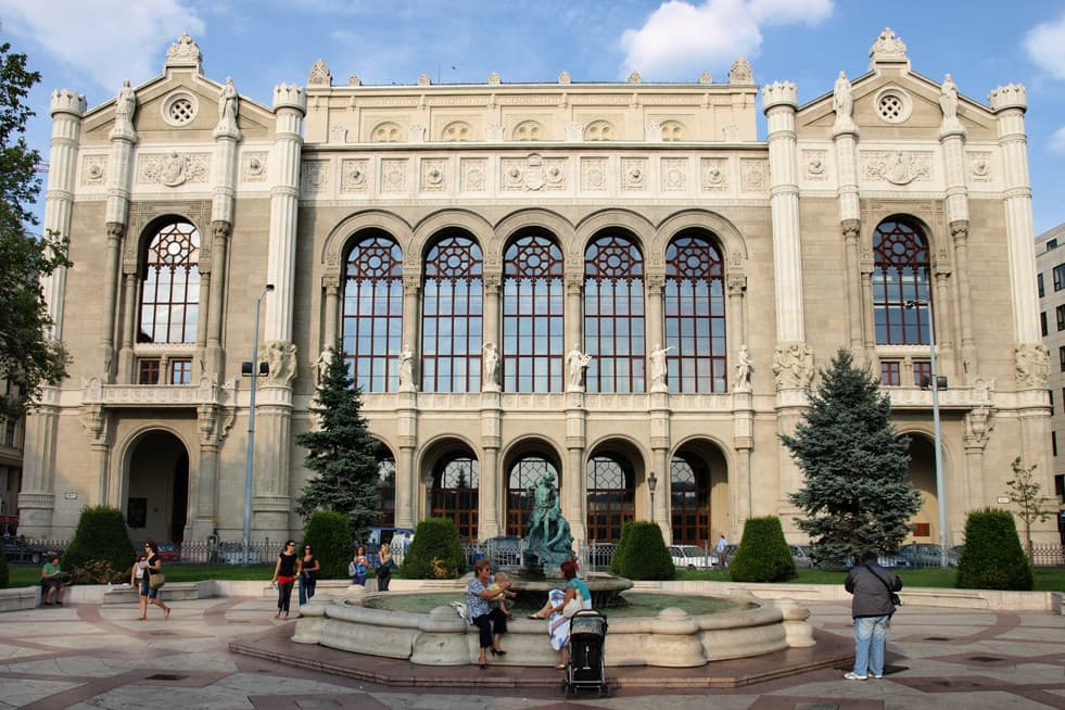 Ingyenes programokkal várja csütörtökön az érdeklődőket az MMA a Pesti Vigadóban