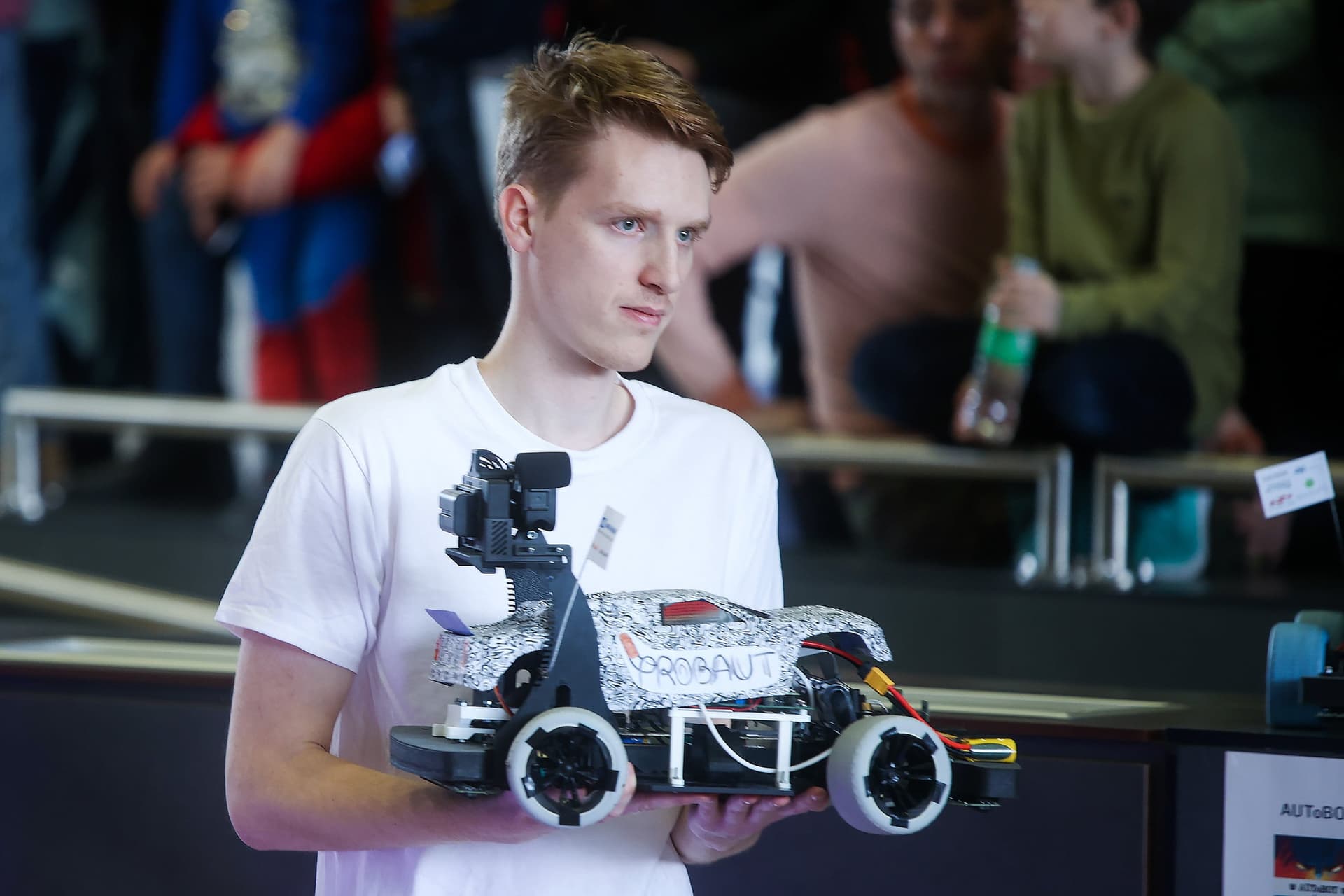 Robotautóversenyt rendeztek a Műegyetemen
