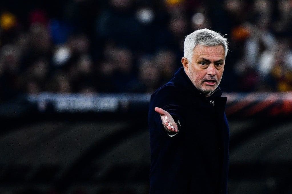 Mourinho agya ledobta a gépszíjat + VIDEÓ