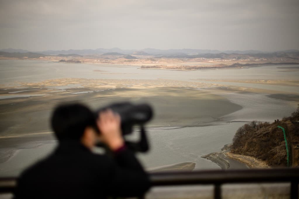 Észak-Korea készen áll a háborúra, és fel is égetett minden hidat + VIDEÓ