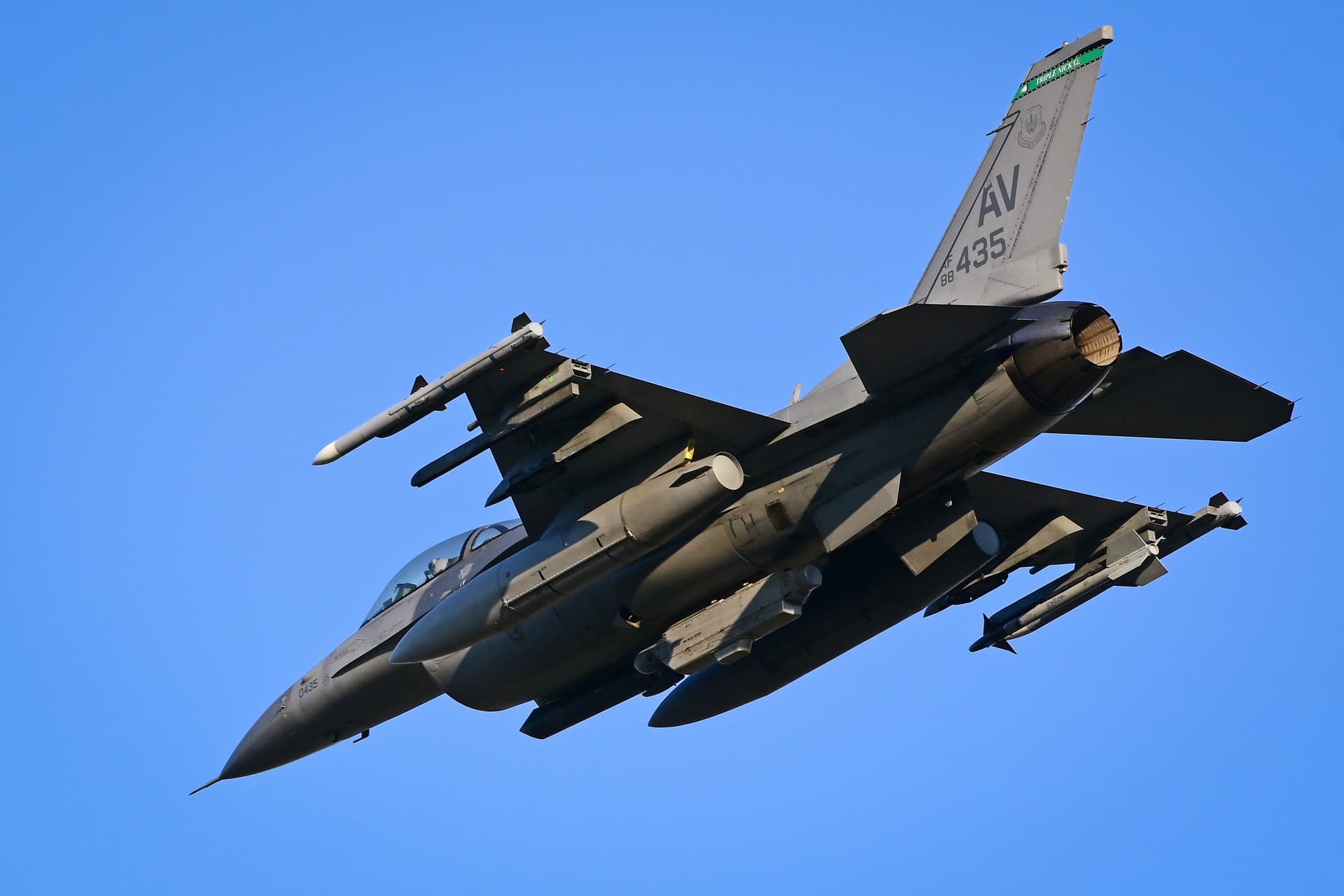 Politico: az USA késlelteti az F–16-os vadászgépek átadását Ukrajnának