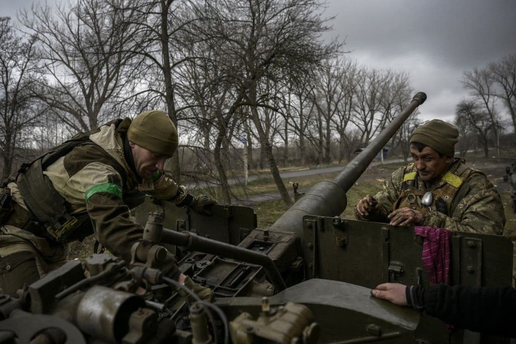 Ukrán parancsnok: Átmenetileg szünetelnek az összecsapások Bahmutnál