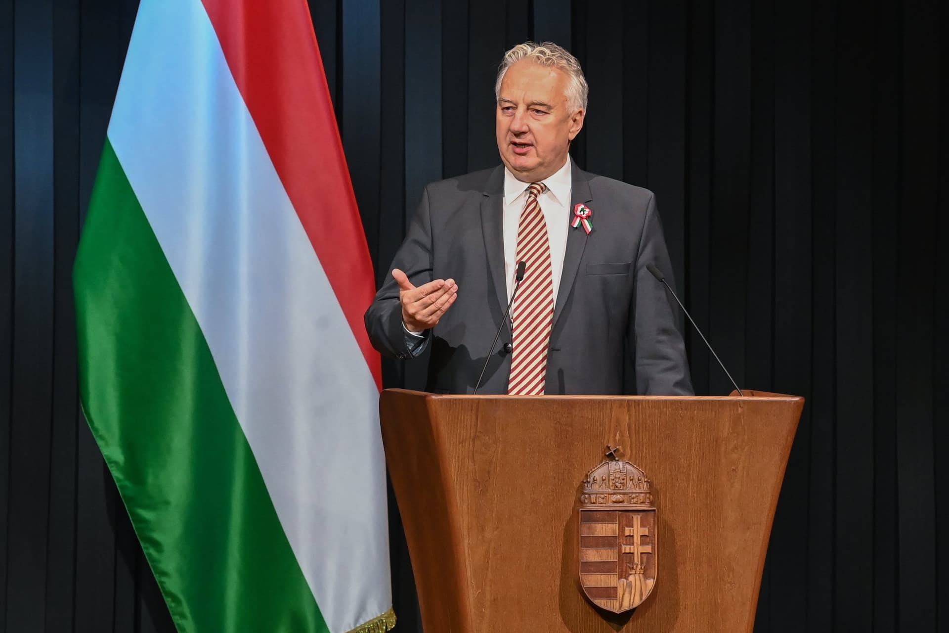Semjén Zsolt: Sikeres az Óbudai Egyetem Kárpát-medencei online oktatási centruma