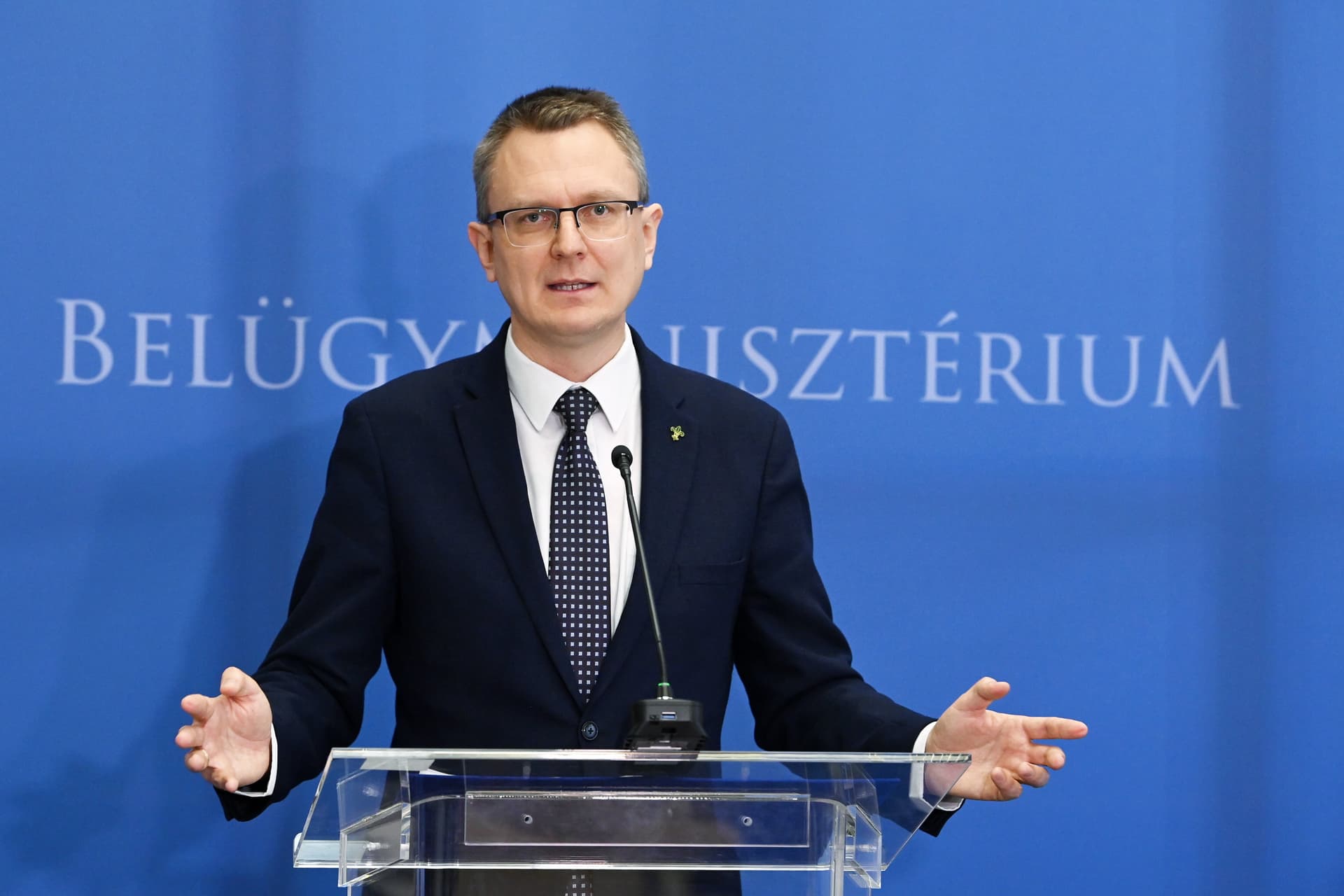 Rétvári Bence: Ne a magyar adófizetők fizessék az embercsempészek büntetésének költségeit! + VIDEÓ