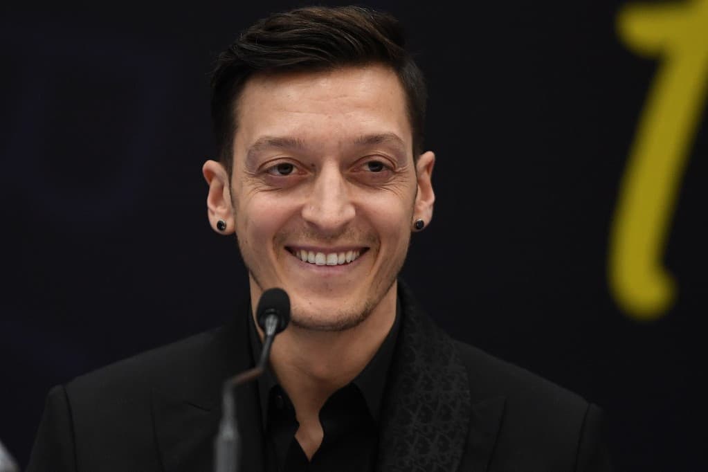 Szélsőséges szervezetet támogat Mesut Özil?