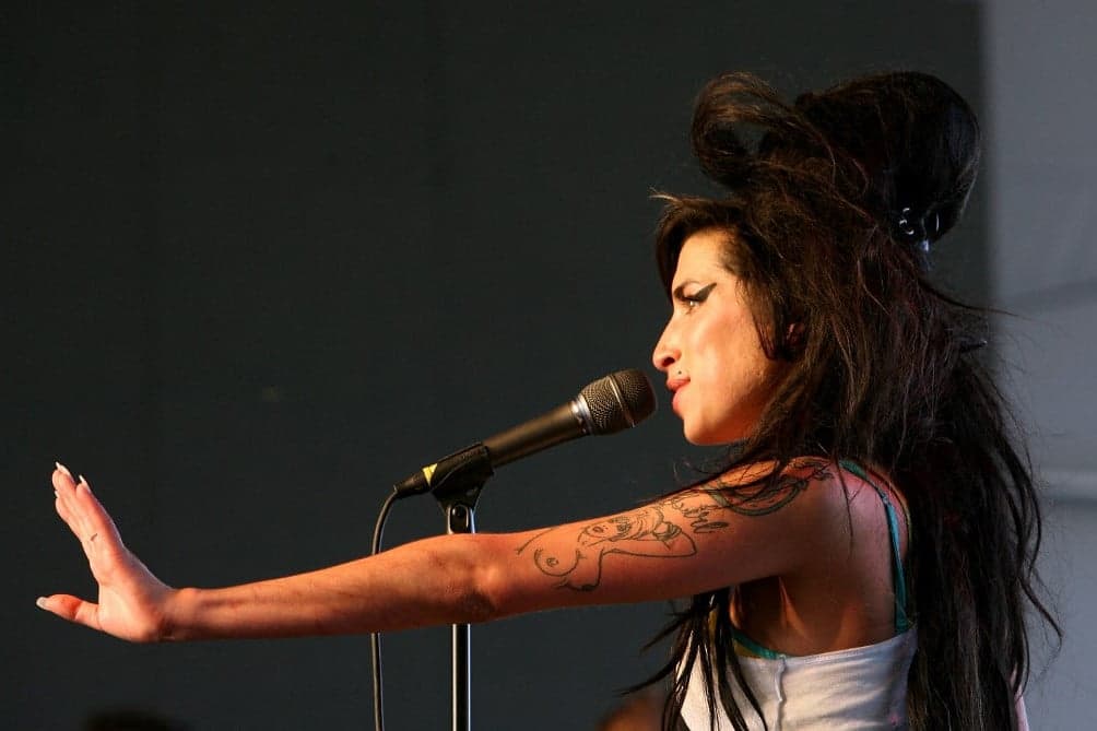 Szorul a hurok: rejtélyes haláleset miatt vádolják Kate Moss és Amy Winehouse exét