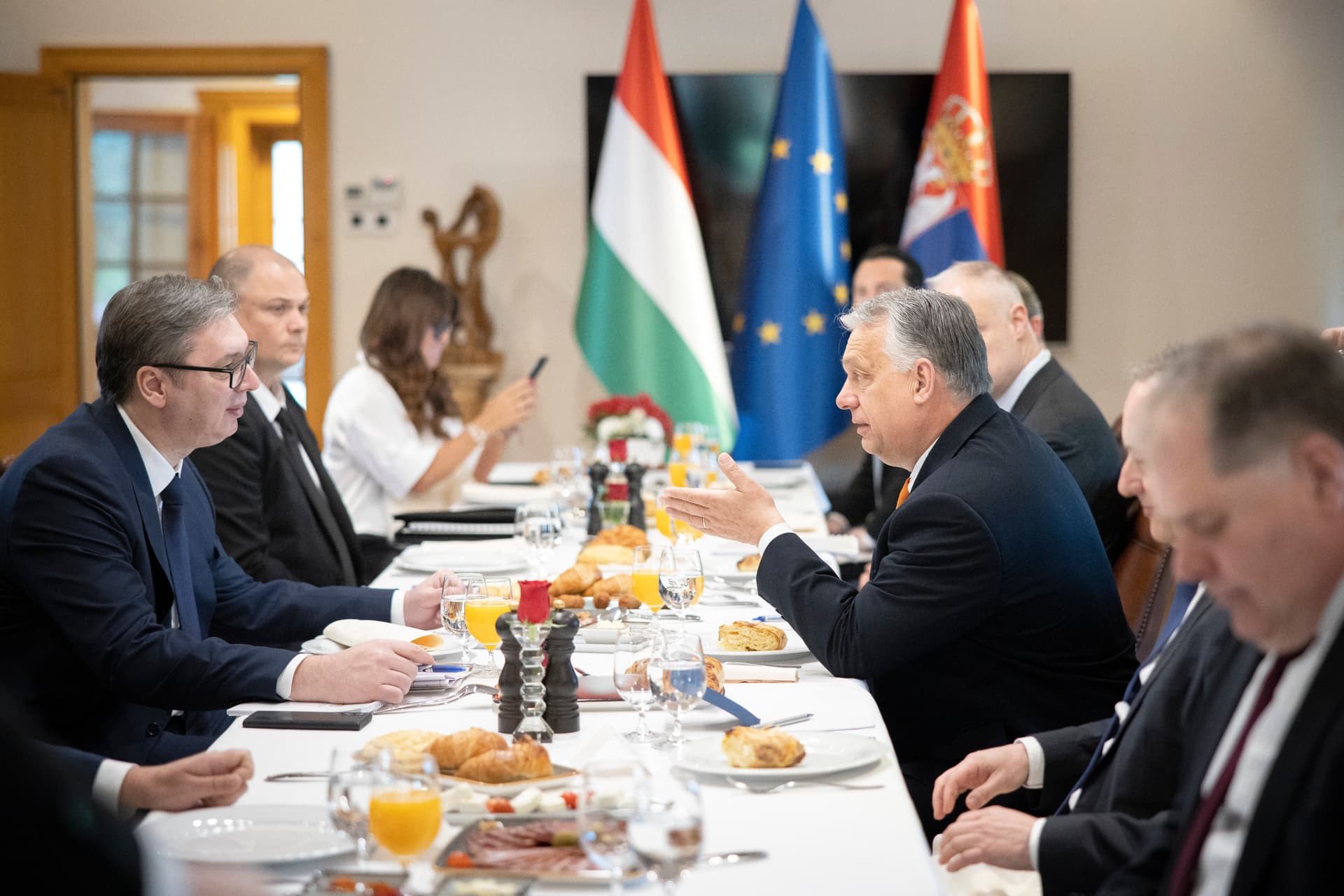 Orbán Viktor: Új szintre emeljük a hadiipari együttműködést Szerbiával
