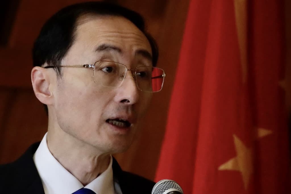 Peking bekérette a japán nagykövetet a vádaskodások miatt