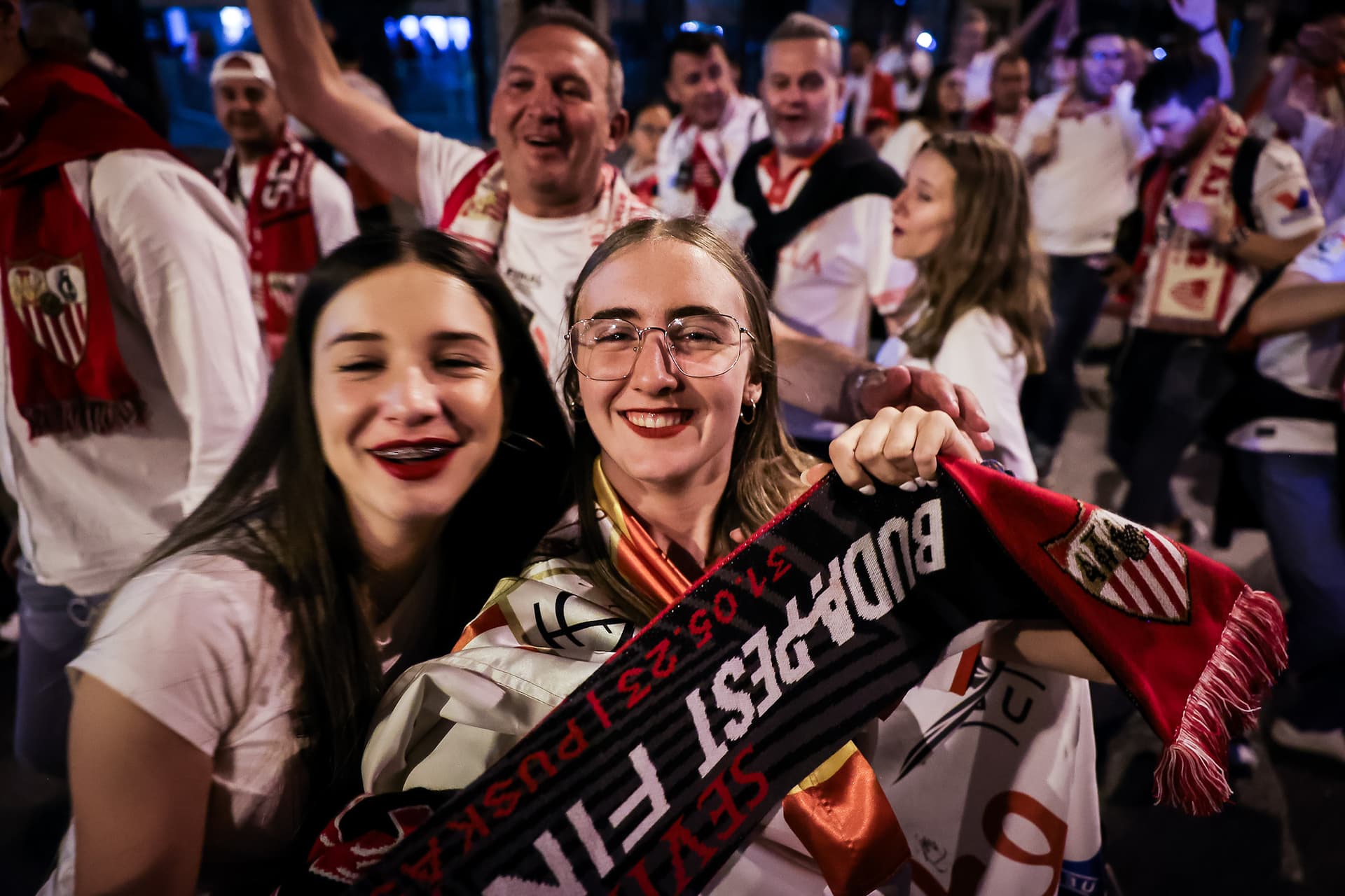 Öröm a Sevilla szurkolótáborában