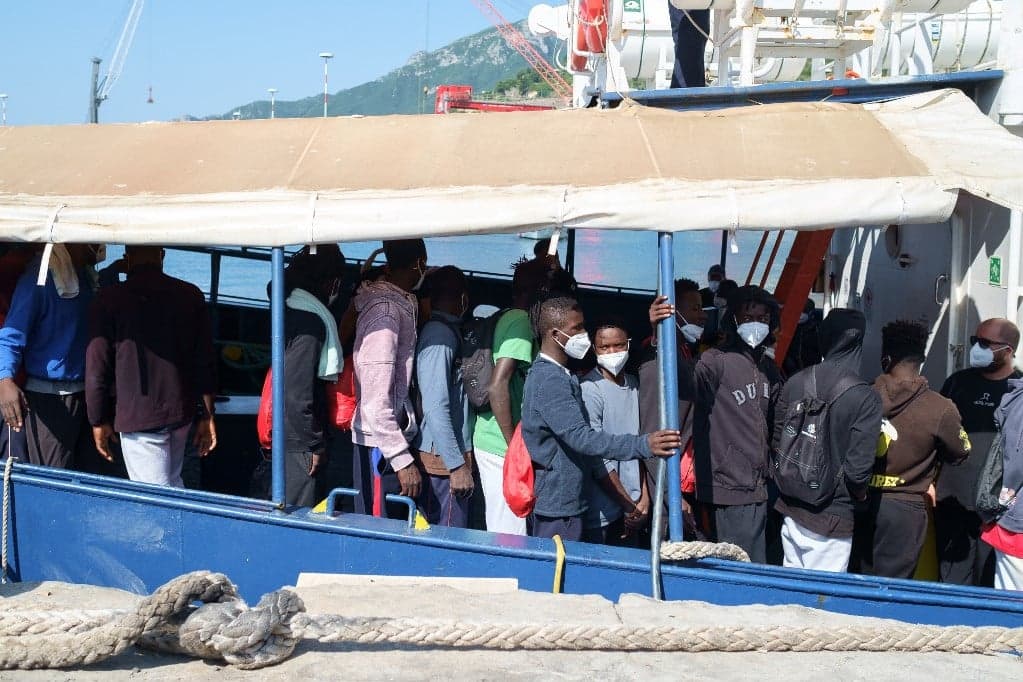 Tiltakoznak a lampedusaiak, mert a sajtó migránsszigetként ír a szigetről
