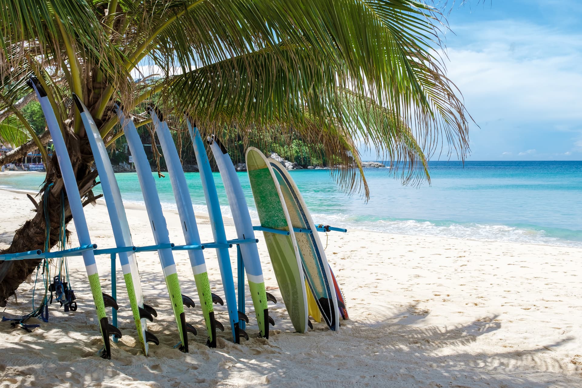 Hátborzongató videó: hatalmas veszélyben voltak a mit sem sejtő szörfösök + VIDEÓ