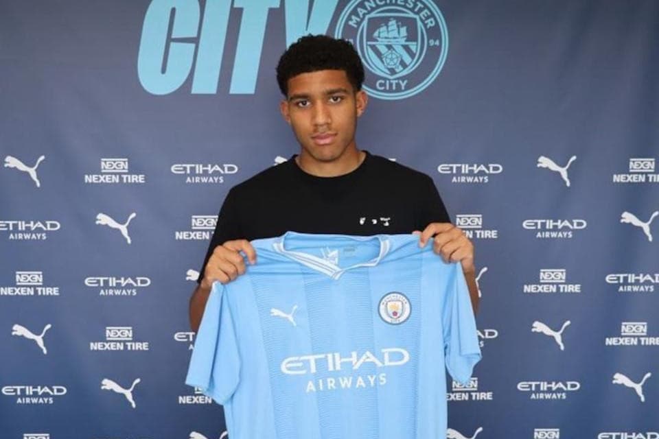 Profi szerződést kapott a Manchester City csapatától a magyar utánpótlás-válogatott középpályás