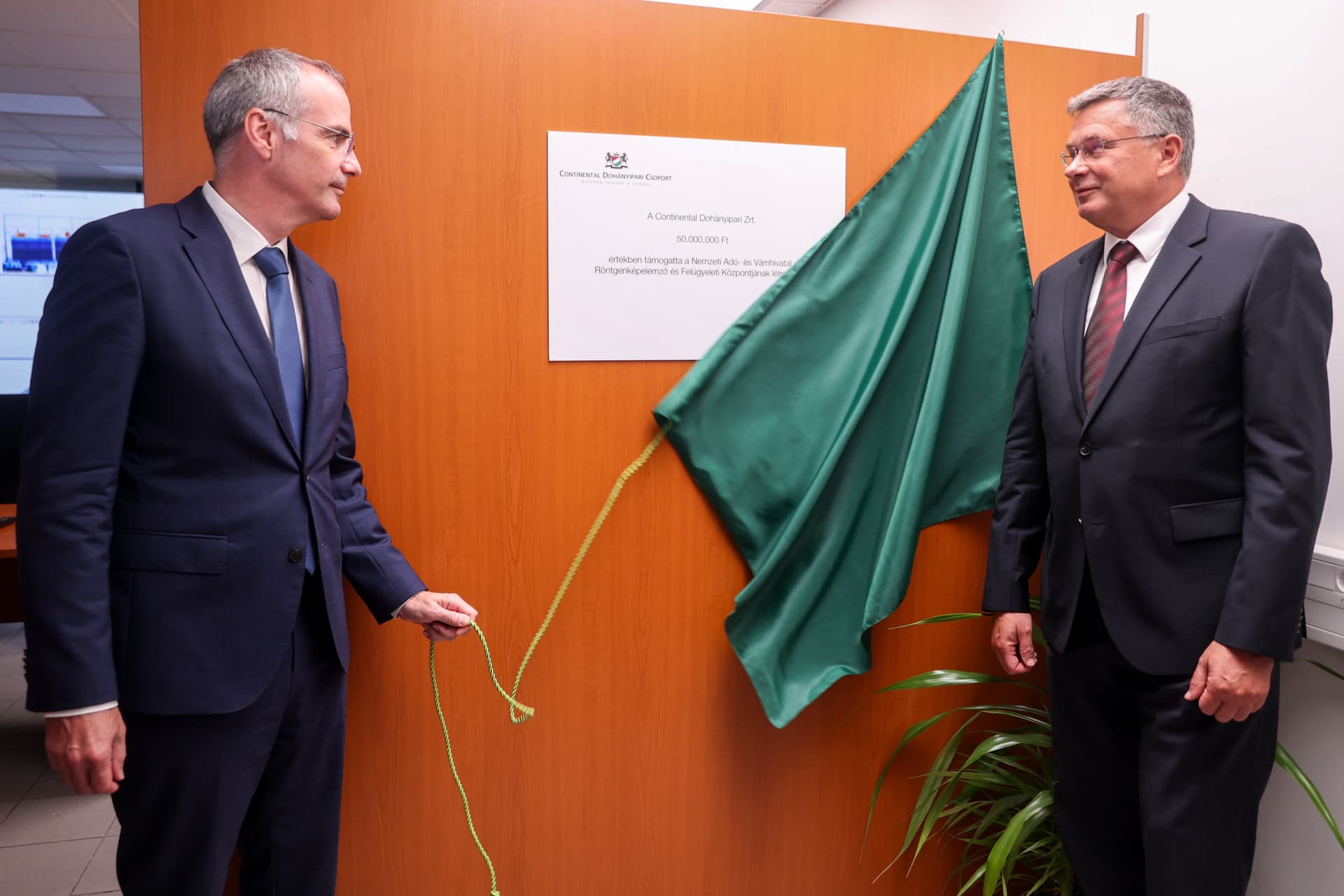 Röntgenképelemző és Felügyeleti Központ megnyitója