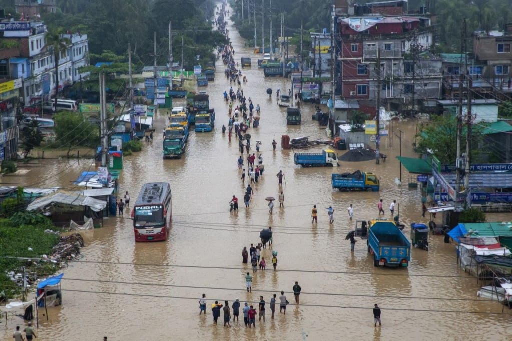 Bangladesben több tucatnyian meghaltak árvizek és földcsuszamlások következtében