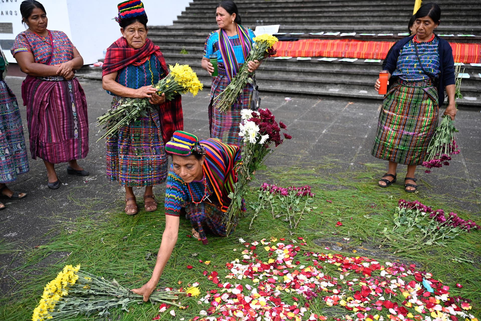 Guatemalában őslakosok lemészárlásáért húsz év börtönre ítéltek egy volt katonatisztet