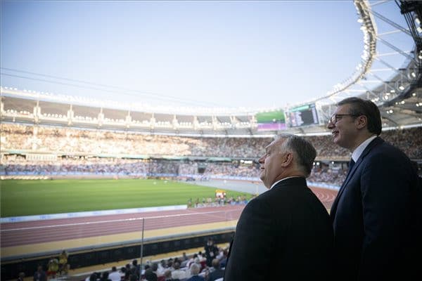 Vučić ebben is Orbán példáját követi
