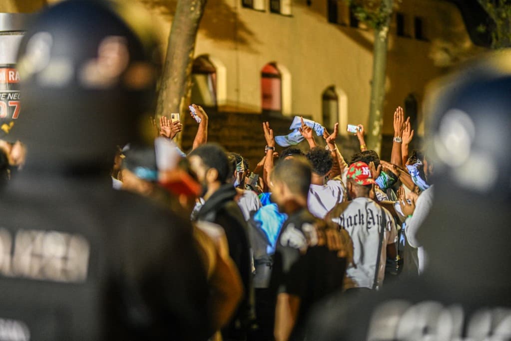 Rendőrökre támadtak eritreai ellenzékiek Stuttgartban