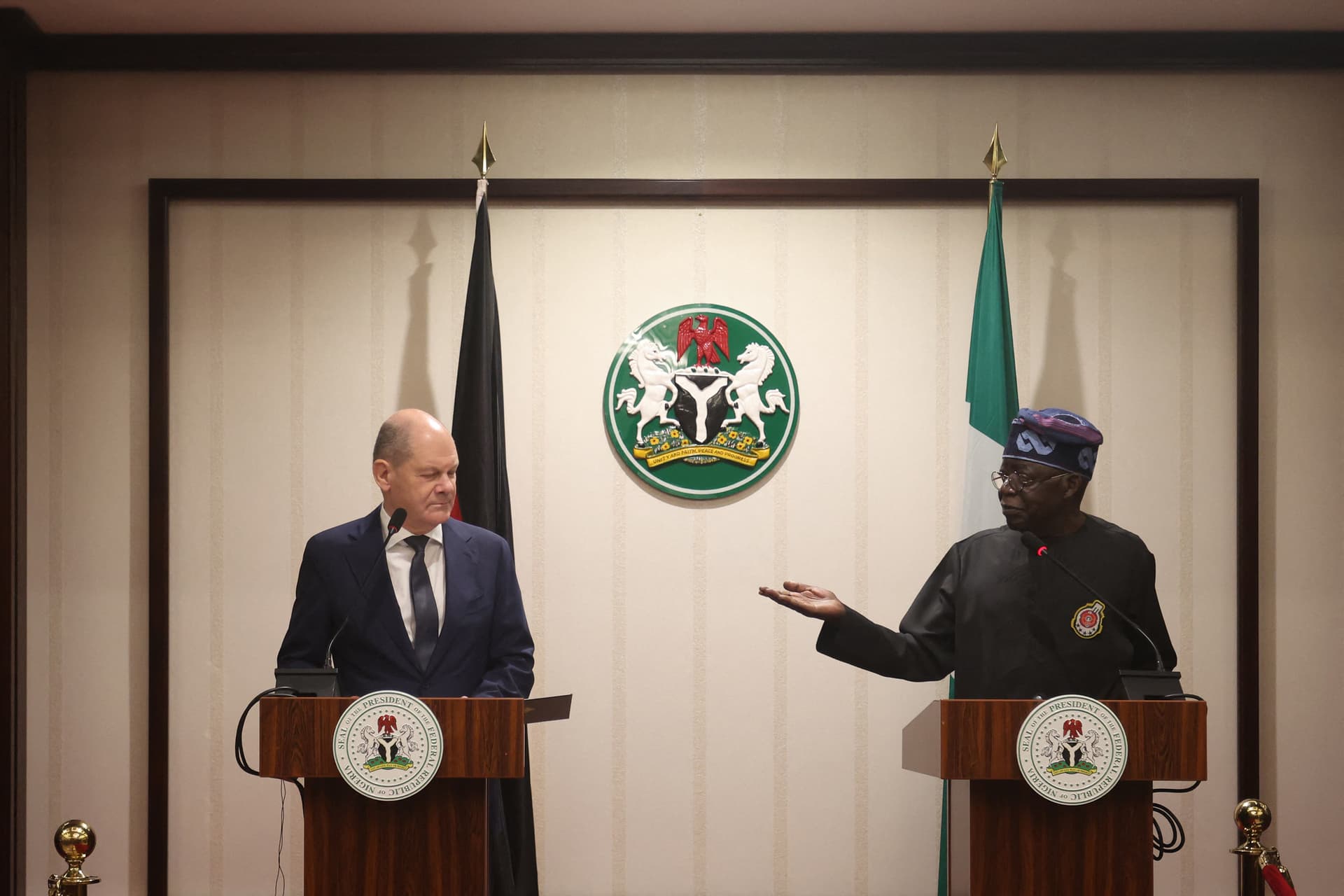 A német kancellár migrációs központok kiépítését szorgalmazta Nigériában