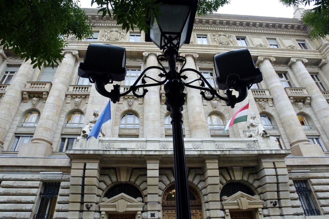 A Magyar Nemzeti Bank dokumentumokat adott át az Ügyészség részére
