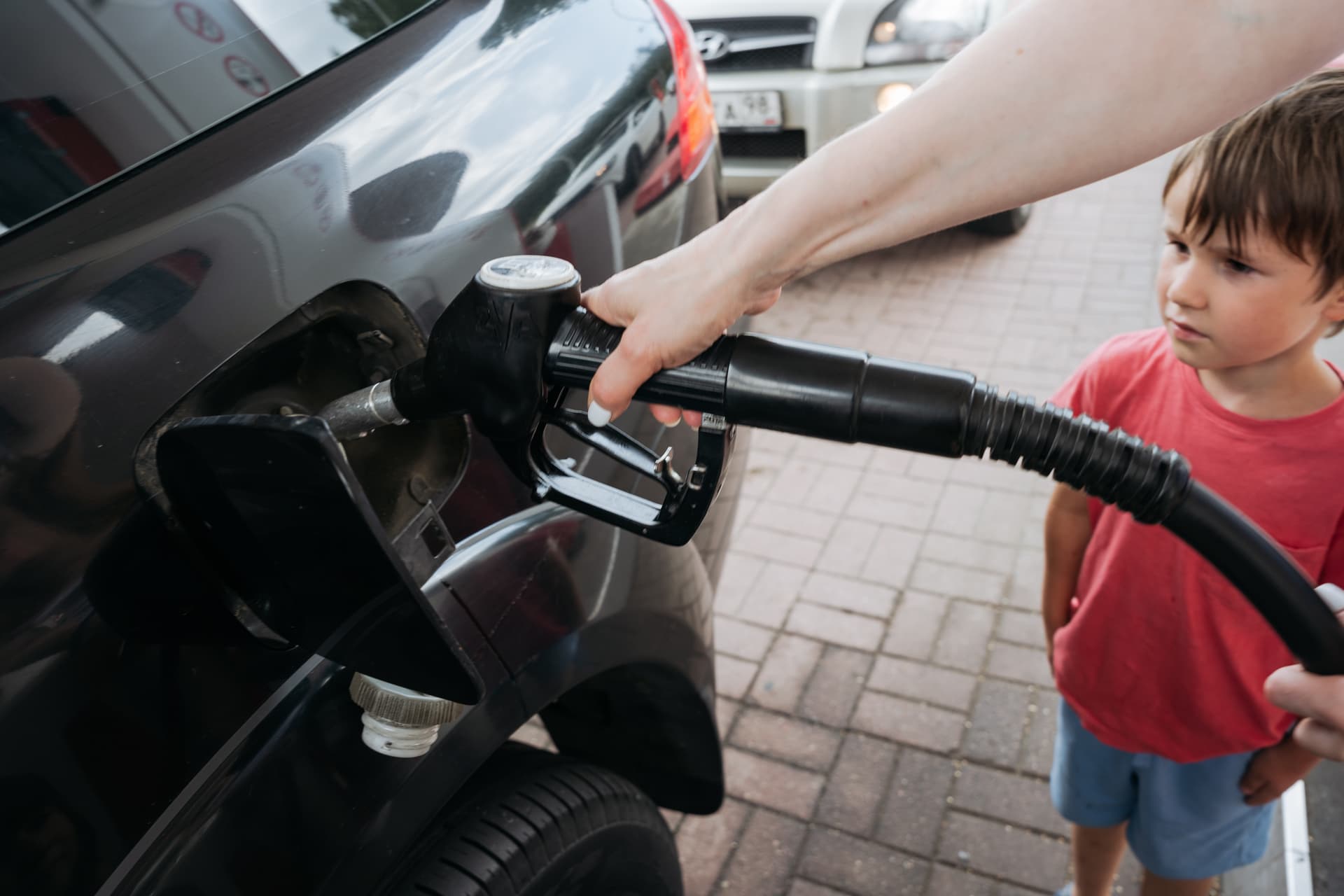 Benzinkutat akart felgyújtani egy 9 éves kisfiú