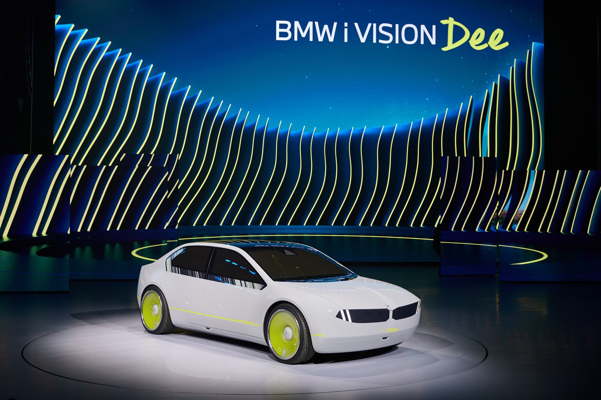 Tanulmányautót mutatott be a BMW Debrecenben