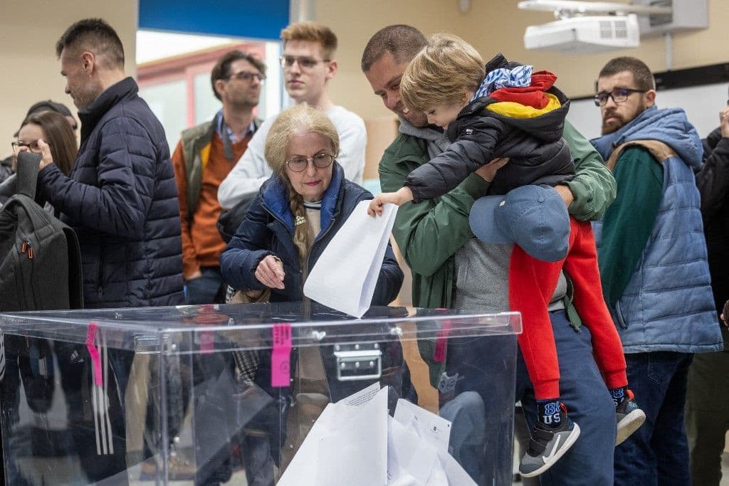 Délig nagyobb volt a részvétel a lengyel voksoláson, mint az előző parlamenti választás idején
