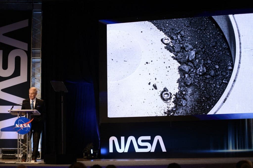 A NASA bemutatta a Földre visszatért aszteroidamintát