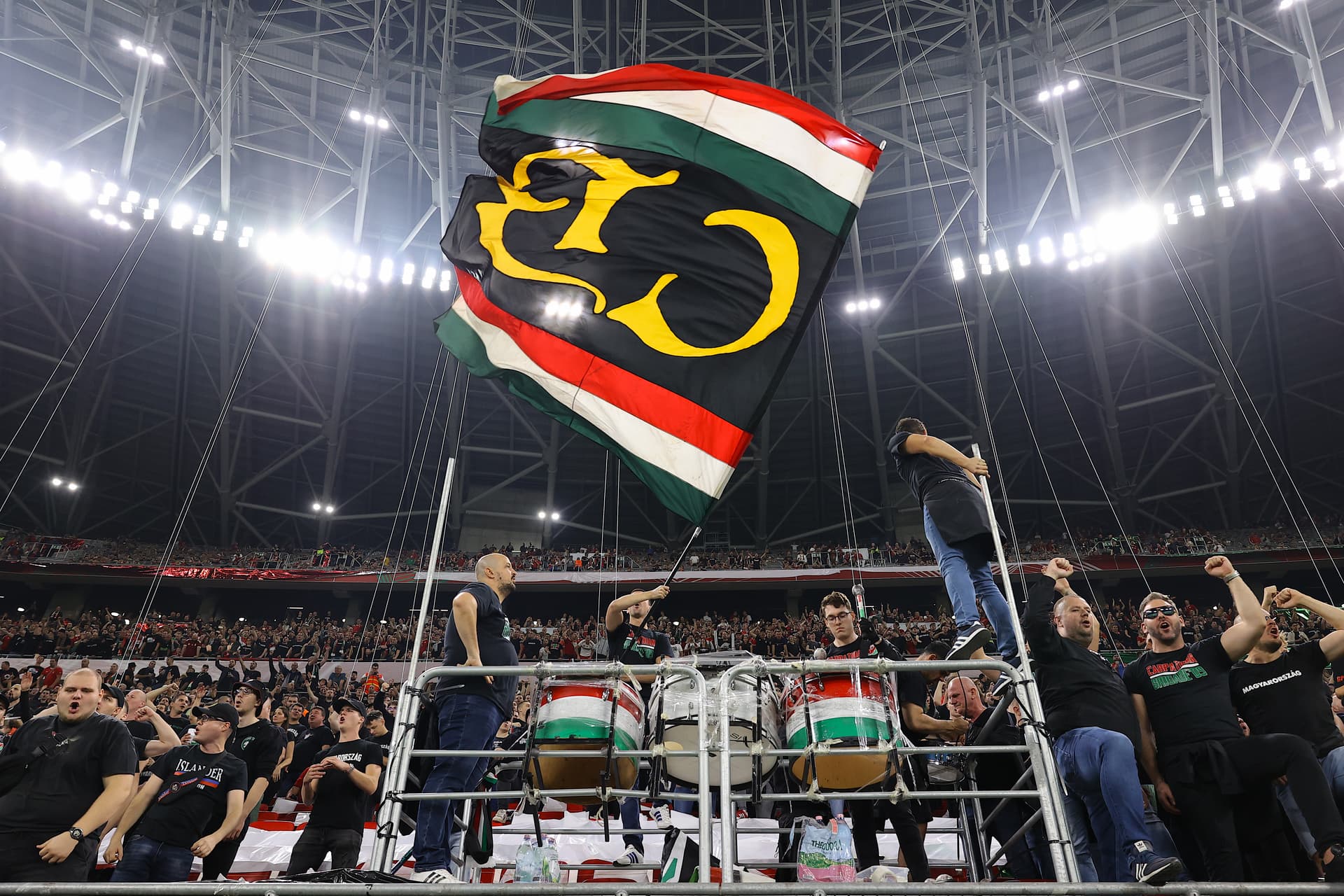Magyarország–Szerbia Európa-bajnoki selejtezőmérkőzés Puskás Aréna 2023 október 14 szurkolók hangulat zászló