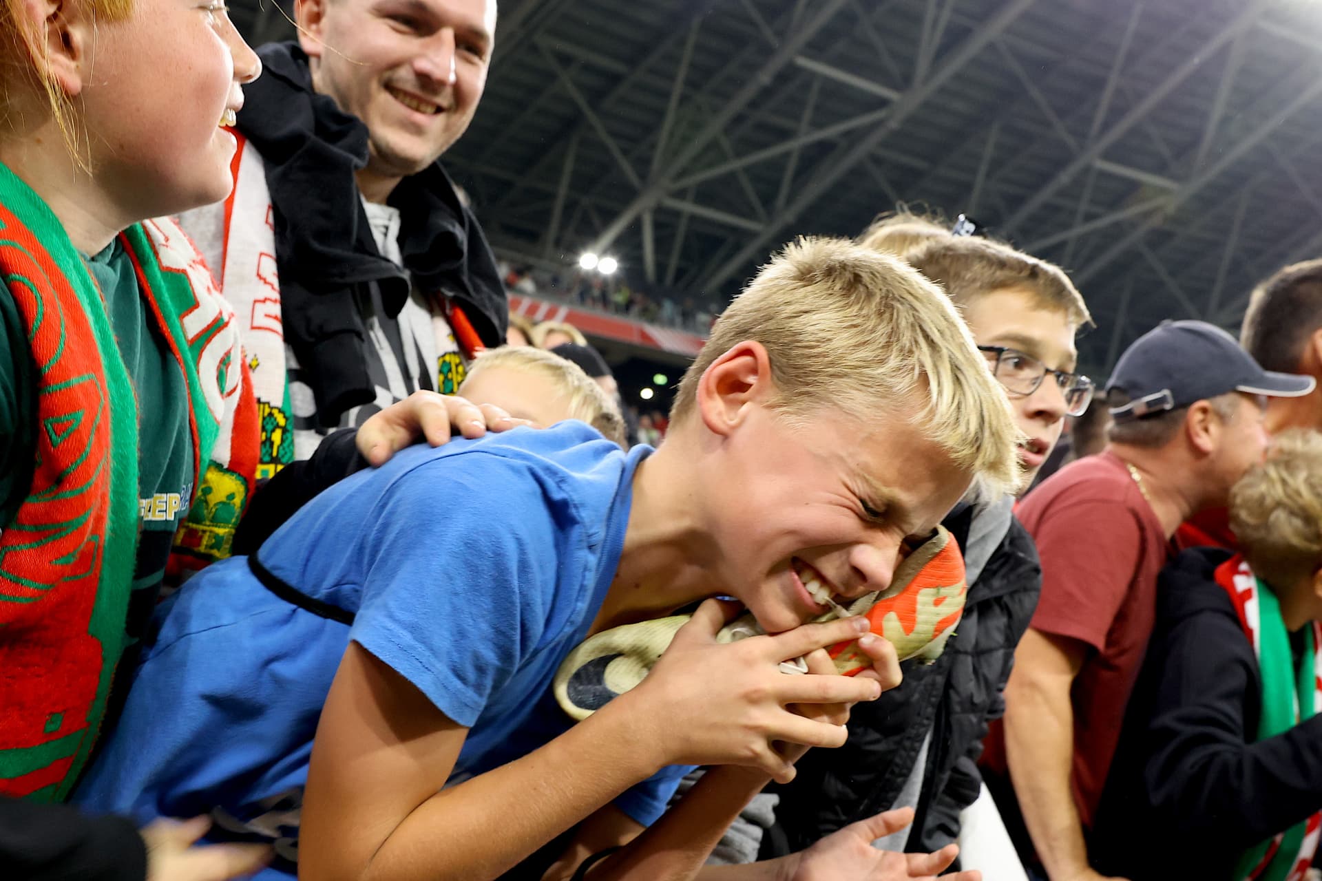 Magyarország-Szerbia Európa Bajnoki selejtező Puskás Aréna 2023 október 14. Szoboszlai Dominik cipő kisfiú rajongó
