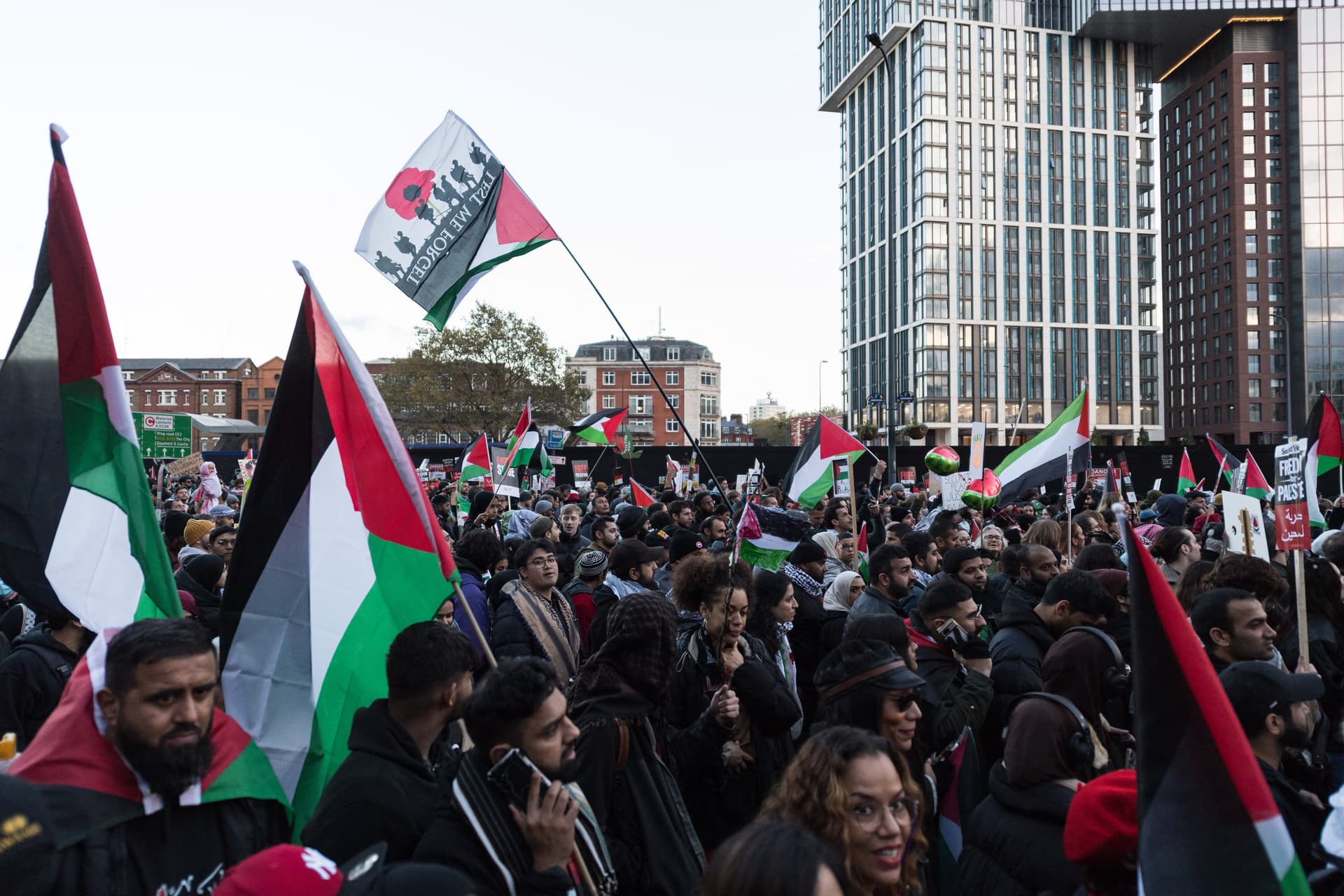 Hatalmas tüntetés lesz Londonban a Hamász támadásának évfordulóján