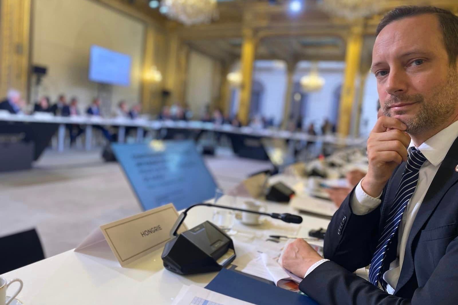 Azbej Tristan: Magyarország százezer euróval támogatja a gázai menekülteket