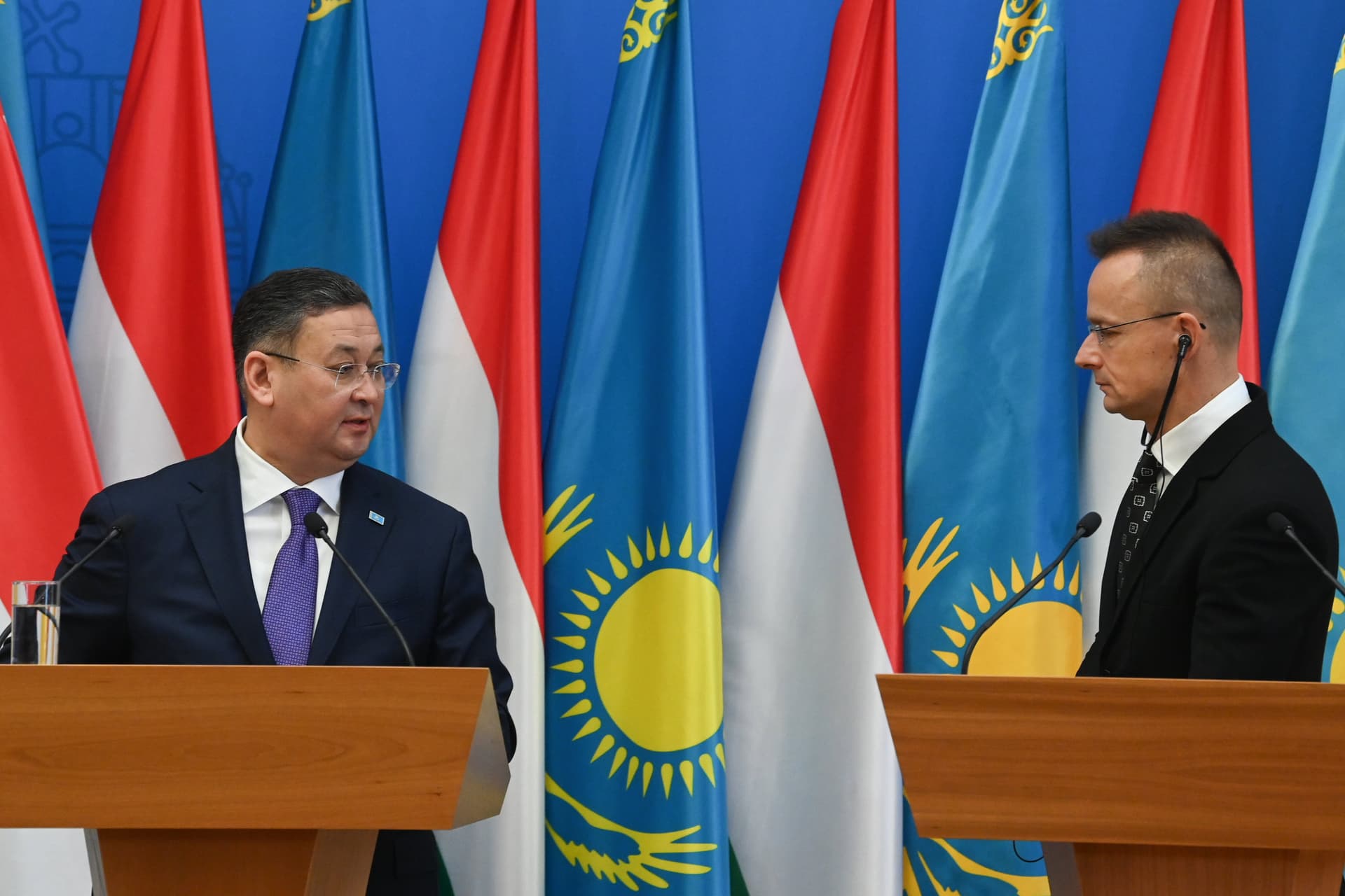Szijjártó Péter: Sokat profitálunk a Kazahsztánnal folytatott együttműködéséből
