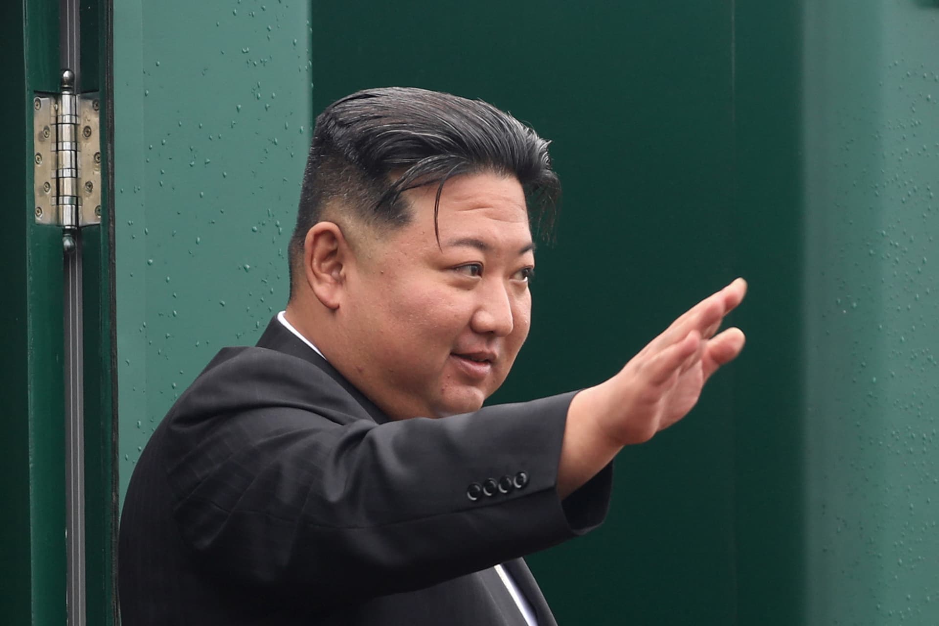 Kim Dzsongun is ott volt a szerdai észak-koreai fegyverkísérletnél