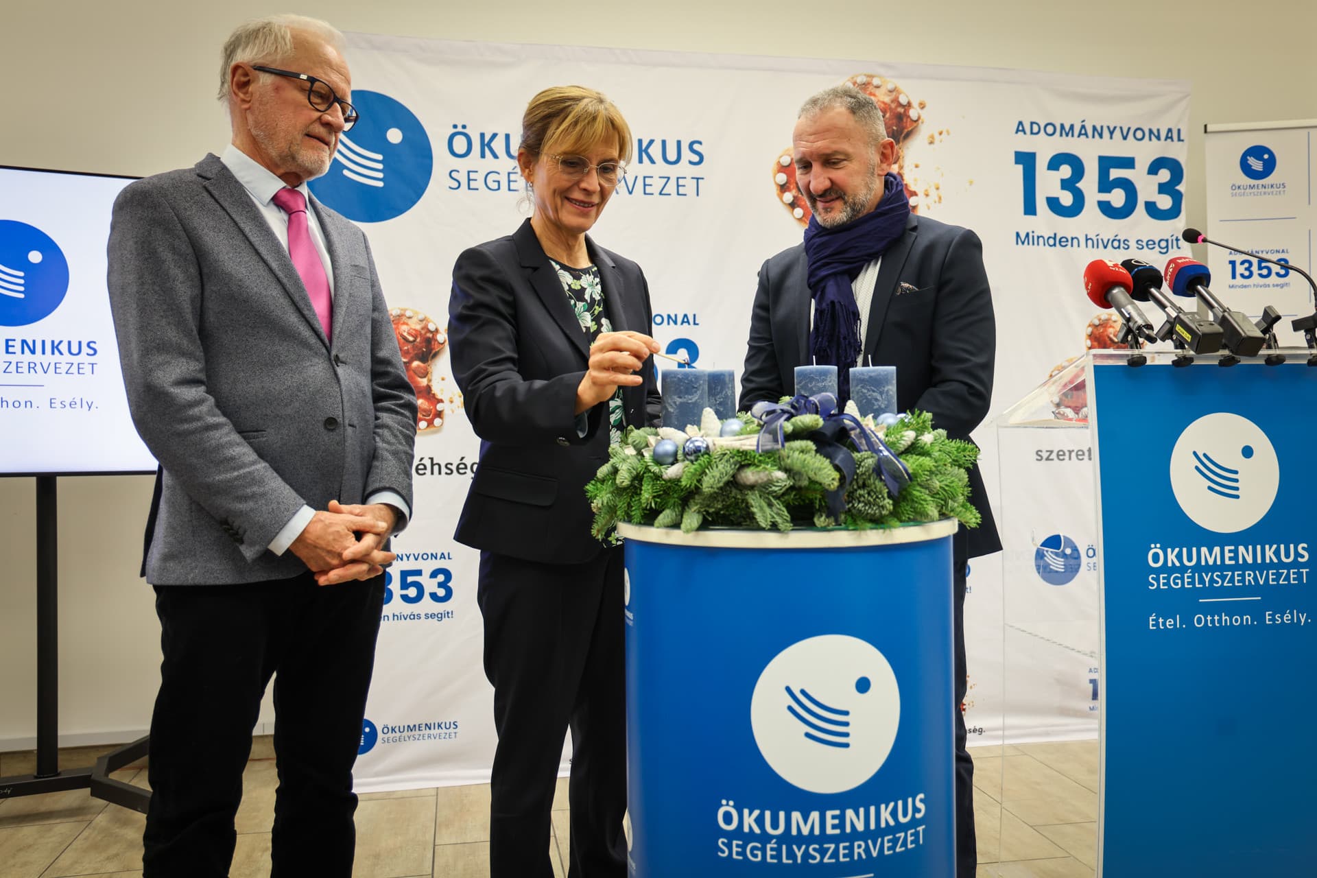 Ünnepi gyertyagyújtás keretében hívott összefogásra az Ökumenikus Segélyszervezet