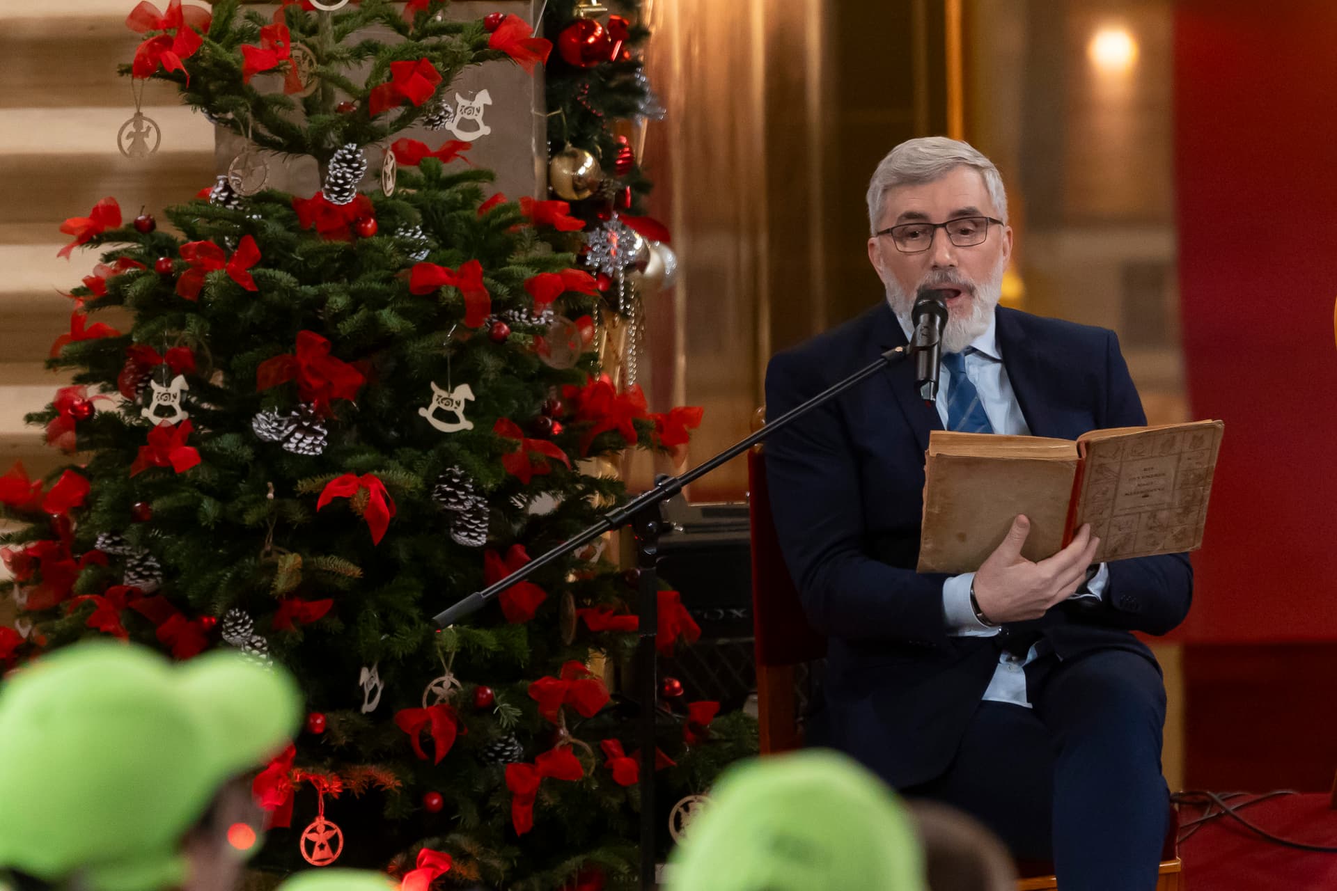 Kaszás Géza Wass Albert Karácsonyi meséjét mondta el a hagyományos Országházi Gyermekkarácsonyon megjelent kicsik és nagyoknak