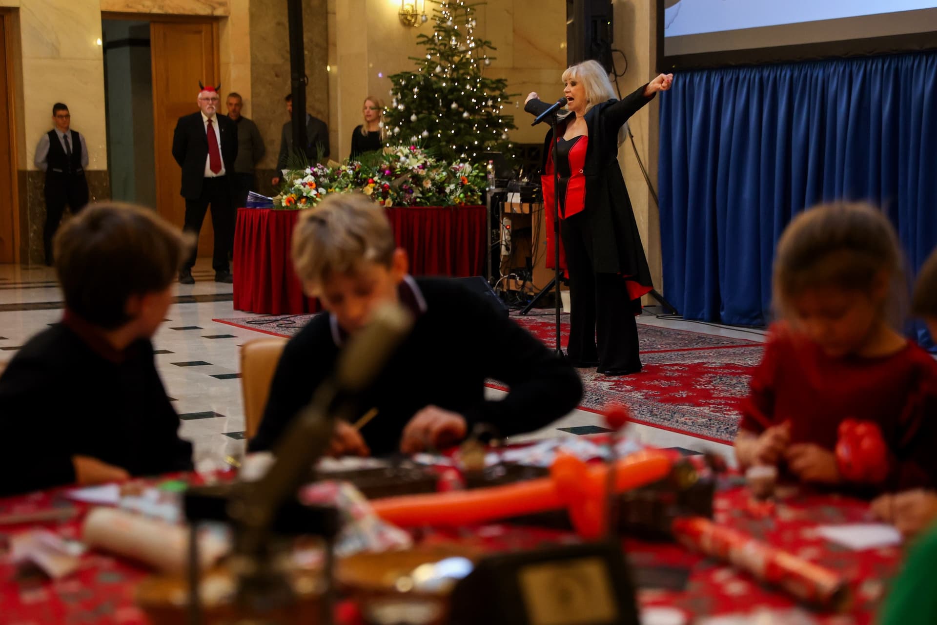 Családokat ajándékozott meg a Belügyminisztérium karácsony alkalmából
