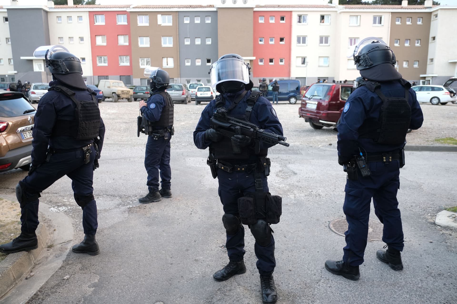 Felfüggesztett börtönre ítéltek francia rendőröket egy erőszakba torkollott igazoltatás miatt