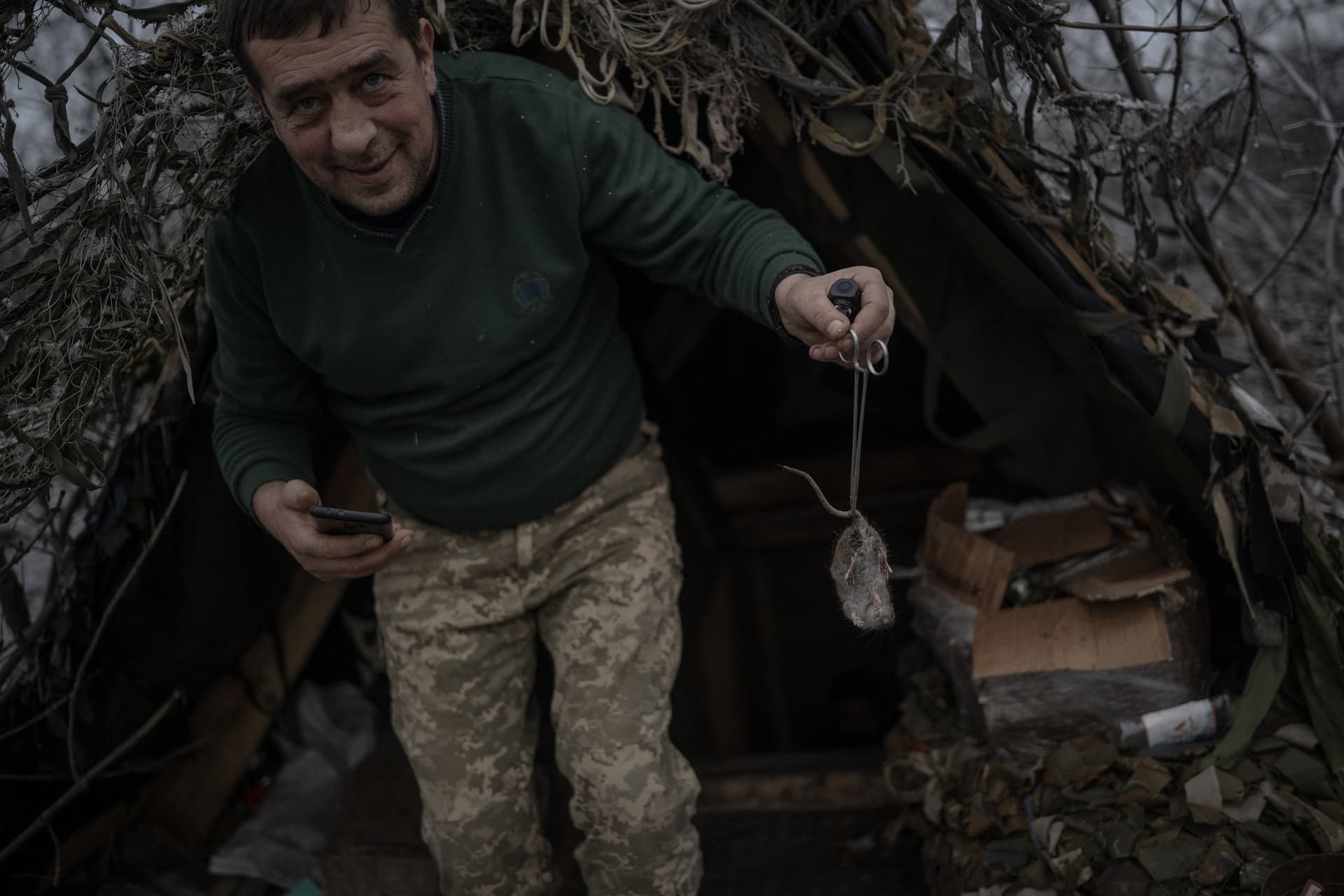 Patkányok és egerek teszik rémálommá az ukrán lövészárkokat + VIDEÓ