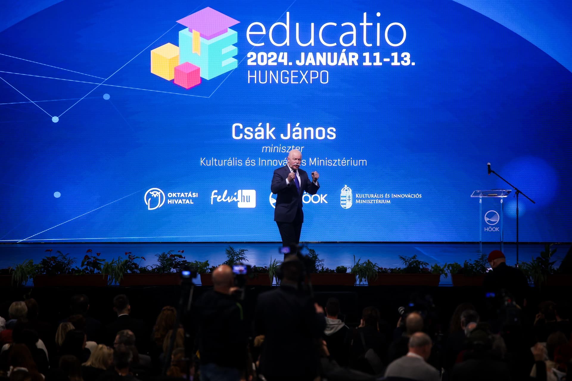 Csák János: Aki Magyarországon tanulni kezd, annak biztosan lesz állása + GALÉRIA