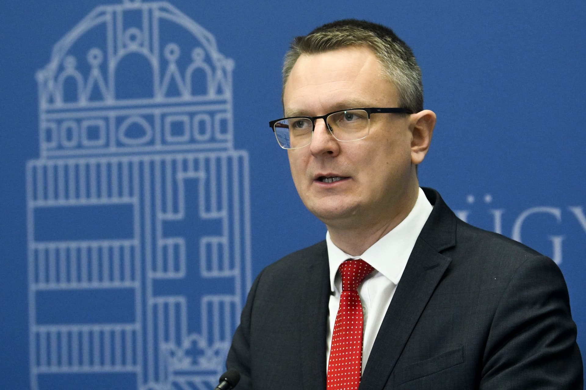 Rétvári Bence: Az alapítványi iskolákban is jár a 32,2 százalékos tanárbéremelés