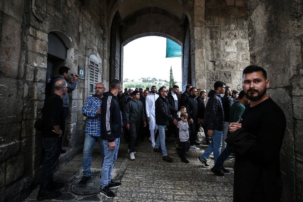 Izraelben békésen véget ért a ramadán első pénteki imája