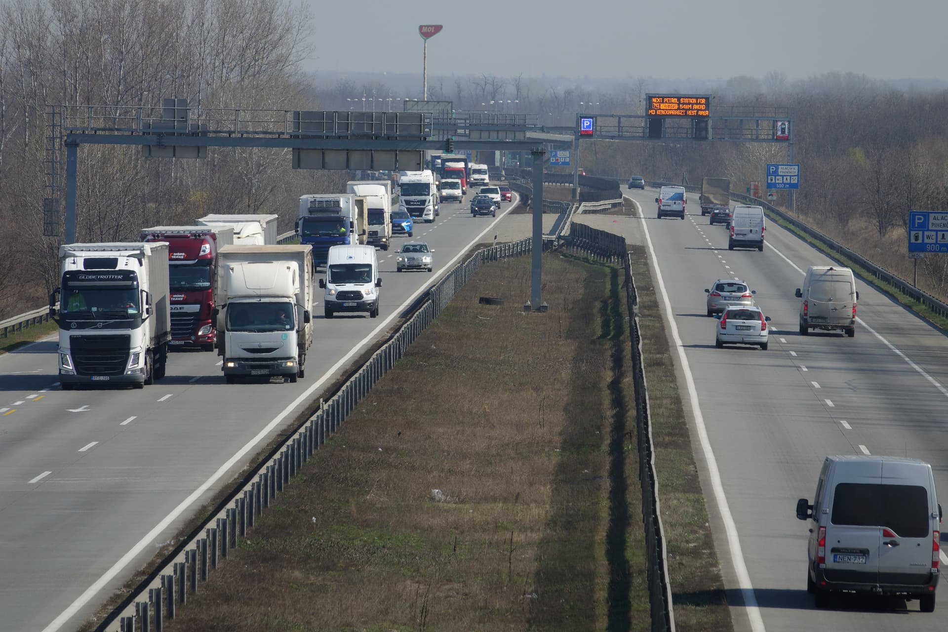 Riasztó baleset mutatja, miért fontos a követési távolság tartása + VIDEÓ